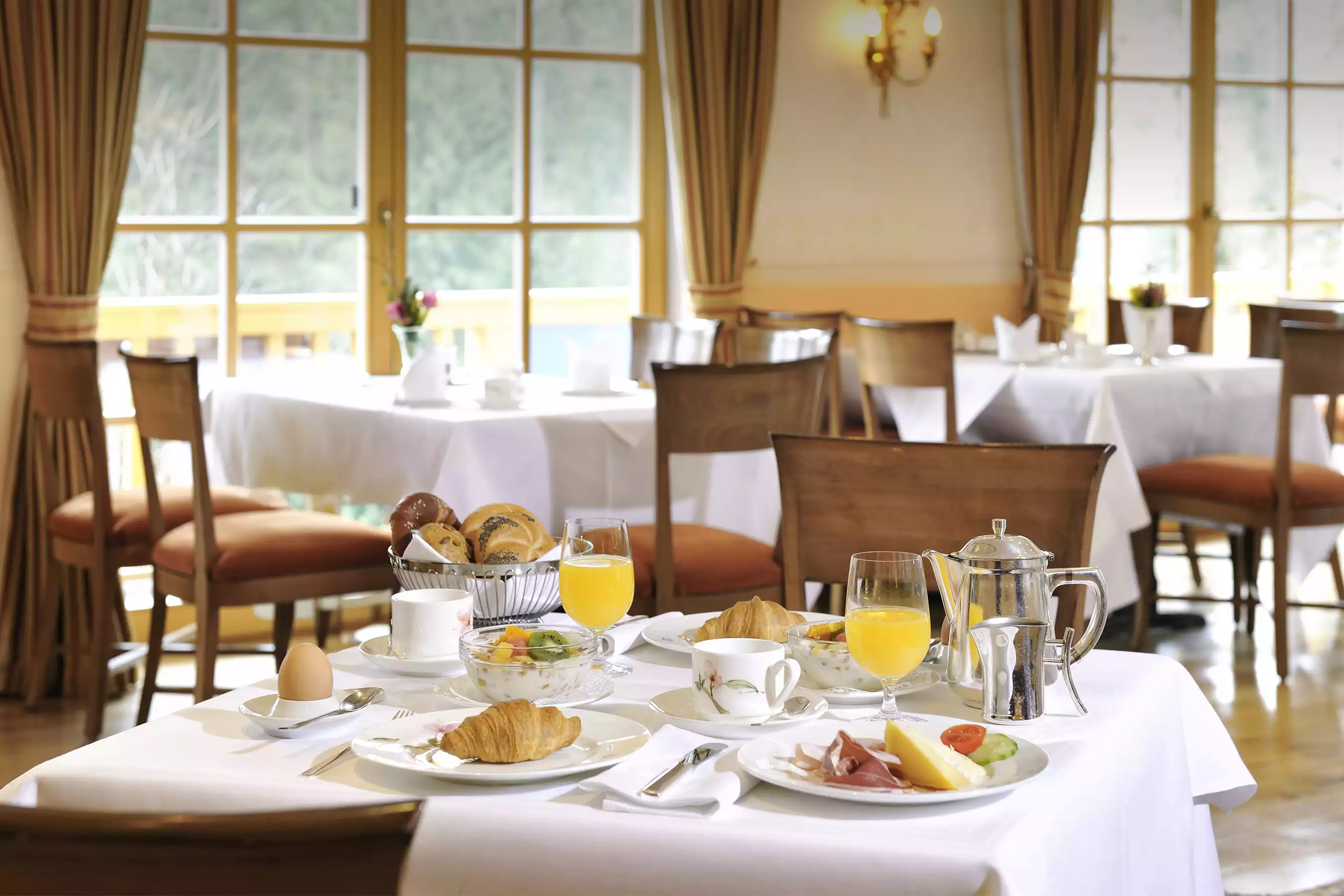 Frühstücksbuffet Romantik Alpenhotel Waxenstein